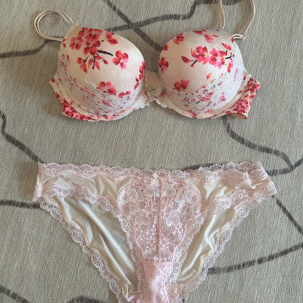 Victoria Secret 34 C Very Sexy Push Up Cherry Blossom bra and matching undie